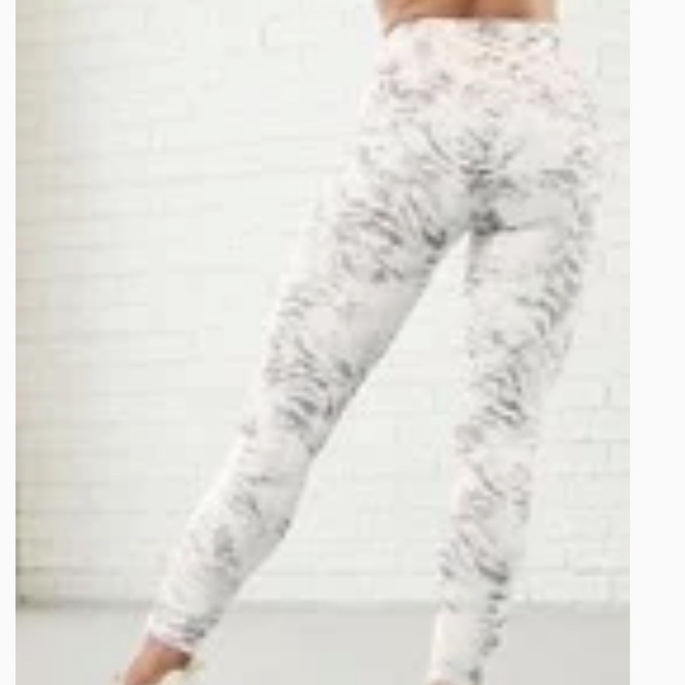 Fabletics Boost 7/8 Legging Size XXL, Runyon / Pink Cloud